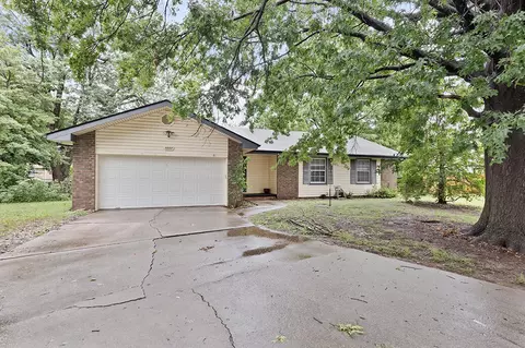 3227 S Kimbrough Ct, Springfield, MO 65807