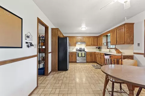 Kitchen - 3227 S Kimbrough Ct, Springfield, MO 65807 photo 1 of 4