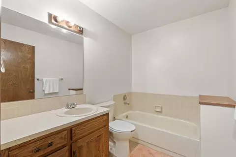 Bath - 3227 S Kimbrough Ct, Springfield, MO 65807 photo 2 of 2