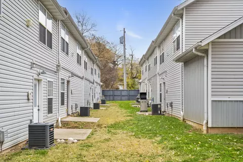 Exterior - 311 S Hampton Ave, Springfield, MO 65806 photo 2 of 7