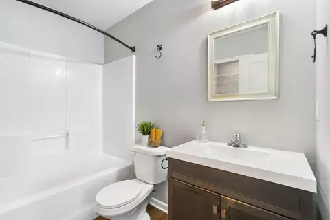 Bath - 311 S Hampton Ave, Springfield, MO 65806 photo 2 of 2