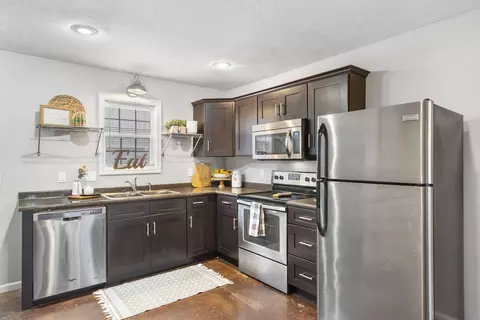 Kitchen - 311 S Hampton Ave, Springfield, MO 65806 photo 2 of 3
