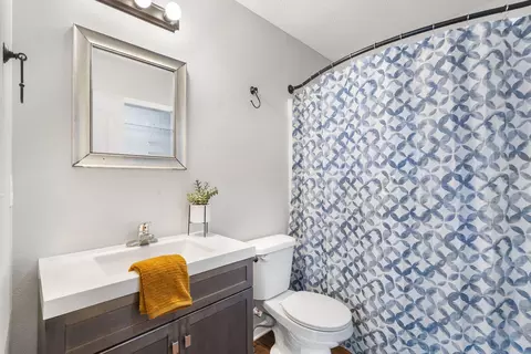 Bath - 311 S Hampton Ave, Springfield, MO 65806 photo 1 of 2