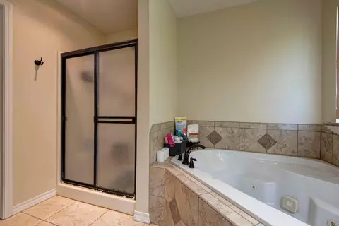 Bath - 1111 E Robin St, Ozark, MO 65721 photo 3 of 4