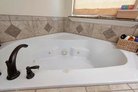 Bath - 1111 E Robin St, Ozark, MO 65721 photo 2 of 4