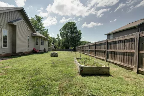 Exterior - 1111 E Robin St, Ozark, MO 65721 photo 2 of 2