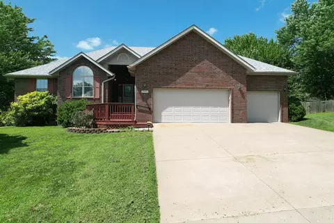 1111 E Robin St, Ozark, MO 65721
