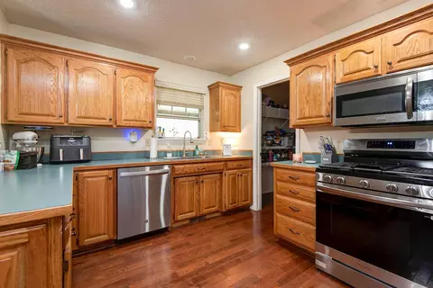 Kitchen - 1111 E Robin St, Ozark, MO 65721 photo 2 of 3