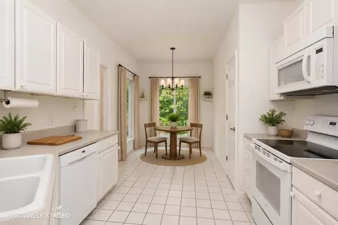 Kitchen - 420 Amanda Rd, Ridgedale, MO 65739 photo 3 of 5