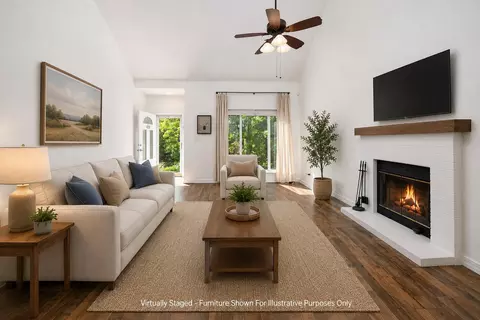 Living - 420 Amanda Rd, Ridgedale, MO 65739 photo 2 of 7