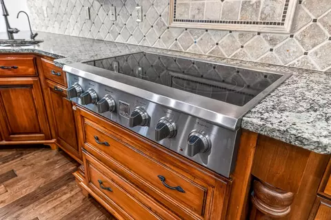 Kitchen - 4225 N State Highway Ab, Springfield, MO 65803 photo 8 of 10