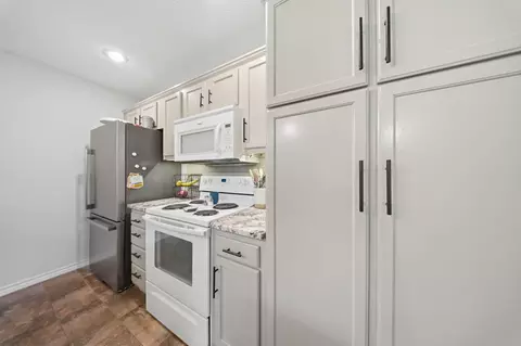 Kitchen - 2006 E Samuel J St, Ozark, MO 65721 photo 4 of 4