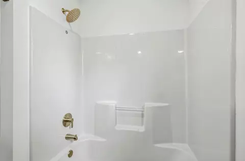 Bath - 2310 S Laurel Ave, Springfield, MO 65807 photo 5 of 5