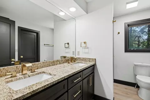 Bath - 2310 S Laurel Ave, Springfield, MO 65807 photo 1 of 5