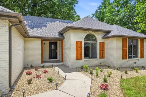 Exterior - 2310 S Laurel Ave, Springfield, MO 65807 photo 2 of 9