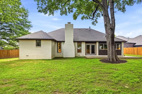 Exterior - 2310 S Laurel Ave, Springfield, MO 65807 photo 6 of 9