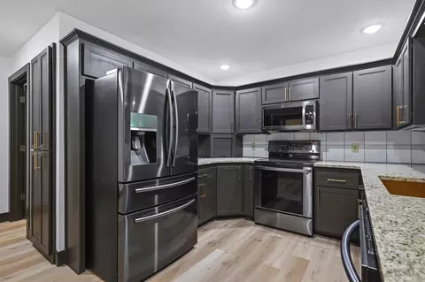Kitchen - 2310 S Laurel Ave, Springfield, MO 65807 photo 5 of 5