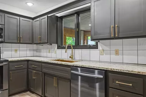 Kitchen - 2310 S Laurel Ave, Springfield, MO 65807 photo 2 of 5