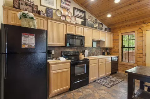 Kitchen - 141 Rock Candy Ln, Branson, MO 65616 photo 3 of 3