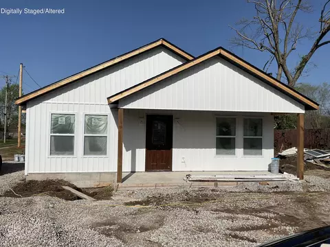 340 E Cofield Ave, Aurora, MO 65605