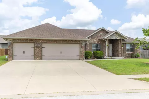 4537 Somerset Dr, Battlefield, MO 65619