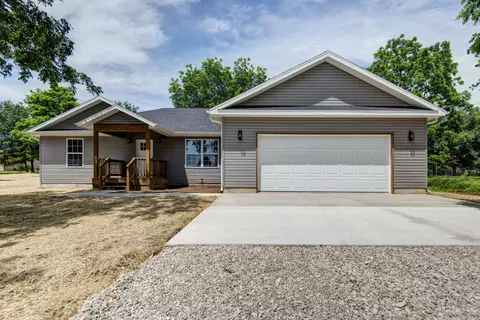 504 Olive St, Seymour, MO 65746