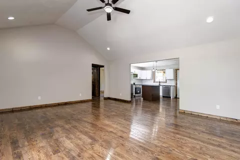 405 Olive St, Seymour, MO 65746 photo 4