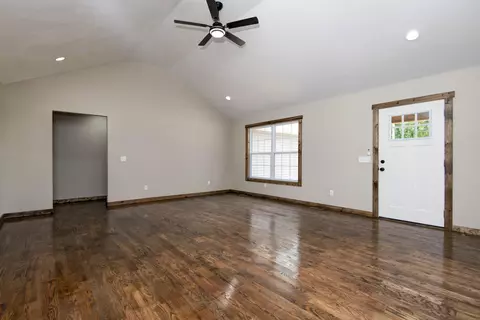 405 Olive St, Seymour, MO 65746 photo 2