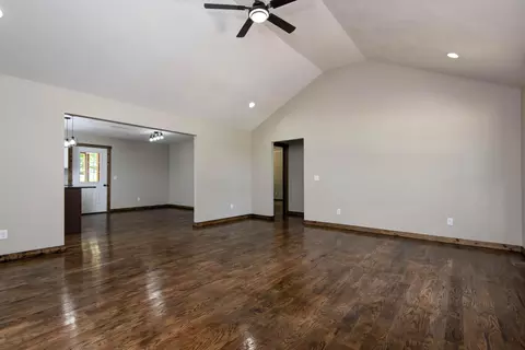 405 Olive St, Seymour, MO 65746 photo 3