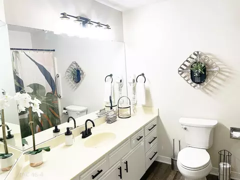 Bath - 127 Berms Cir #4, Branson, MO 65616 photo 2 of 2