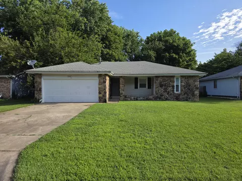 909 W Glenwood St, Springfield, MO 65807