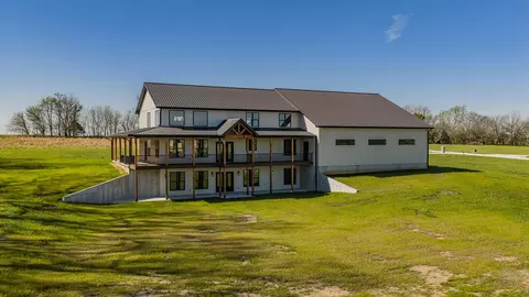 4412 S 86th Rd, Bolivar, MO 65613