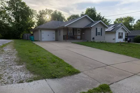 2073 N Elizabeth Ave, Springfield, MO 65803