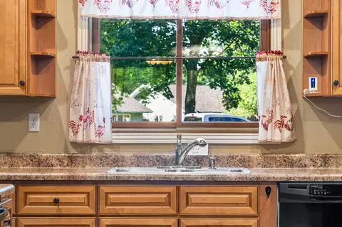 Kitchen - 13 Magnolia Ct, Branson, MO 65616 photo 4 of 6