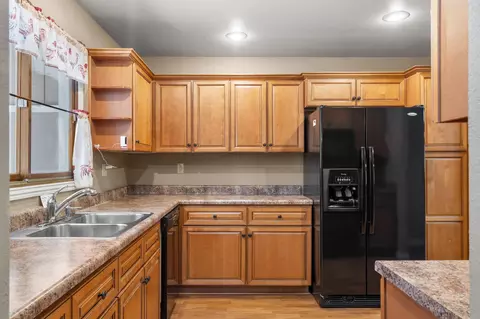 Kitchen - 13 Magnolia Ct, Branson, MO 65616 photo 5 of 6