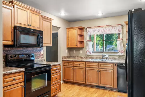 Kitchen - 13 Magnolia Ct, Branson, MO 65616 photo 2 of 6