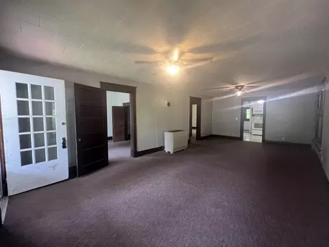 Living - 424 Mammoth St, Thayer, MO 65791 photo 2 of 3