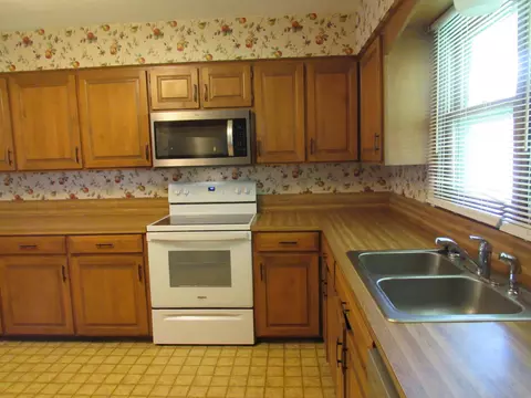 Kitchen - 634 N Olive St, Marshfield, MO 65706 photo 3 of 3