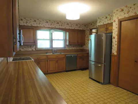 Kitchen - 634 N Olive St, Marshfield, MO 65706 photo 2 of 3