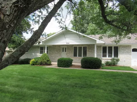 634 N Olive St, Marshfield, MO 65706