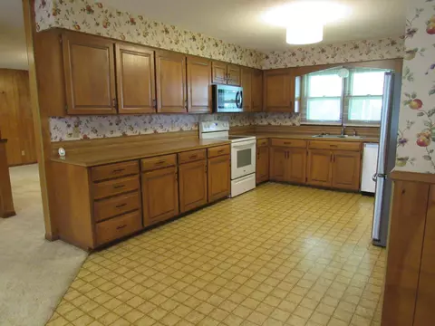 Kitchen - 634 N Olive St, Marshfield, MO 65706 photo 1 of 3