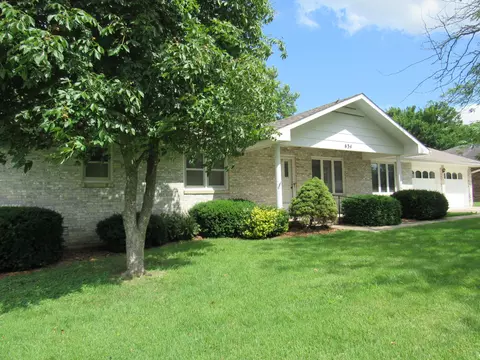 Exterior - 634 N Olive St, Marshfield, MO 65706 photo 4 of 9