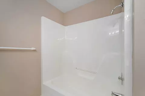 Bath - 808 W Jackson Ave, Nixa, MO 65714 photo 8 of 9