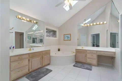 Bath - 808 W Jackson Ave, Nixa, MO 65714 photo 1 of 9