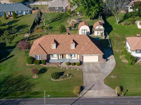 107 S Vansant Rd, Clinton, MO 64735
