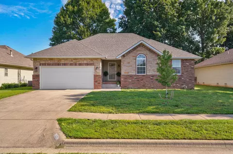 3395 W Sagamont St, Springfield, MO 65807