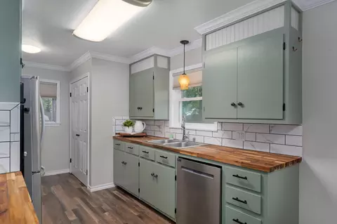 Kitchen - 2736 E Madison St, Springfield, MO 65802 photo 1 of 3