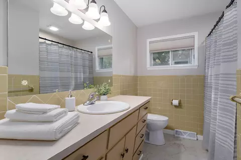 Bath - 2736 E Madison St, Springfield, MO 65802 photo 3 of 3