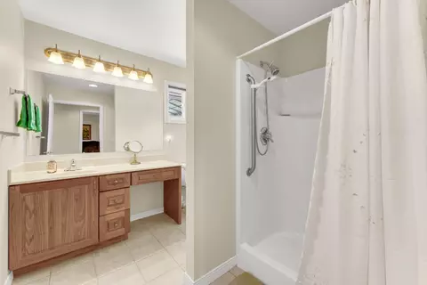 Bath - 160 Hill Dr, Branson, MO 65616 photo 3 of 3