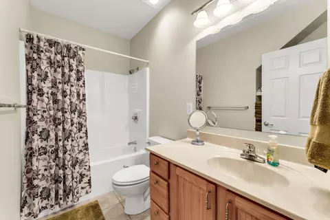 Bath - 160 Hill Dr, Branson, MO 65616 photo 2 of 3